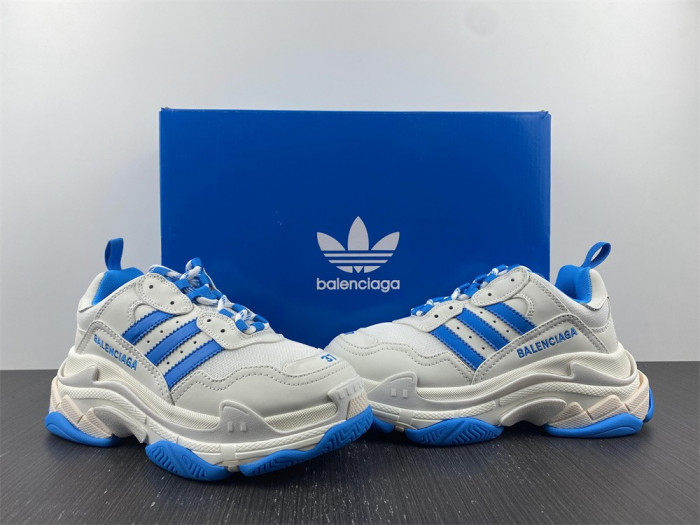 Ba*len*cia*ga triple s