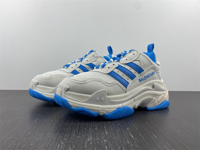 Ba*len*cia*ga triple s