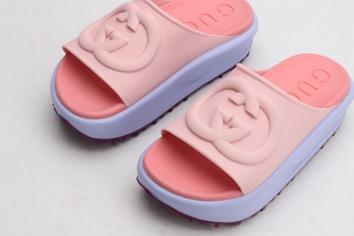 G*u*i slippers