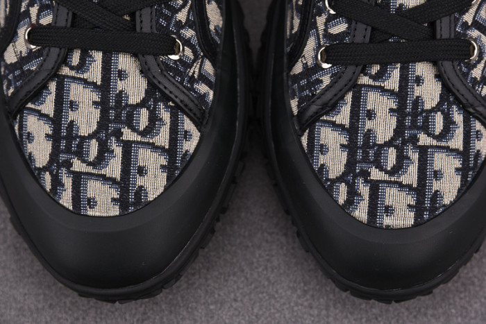 d10r b28  oblique high top sneaker