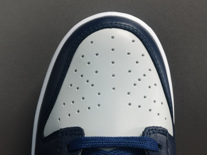 nike dunk low georgetown cw1590-004