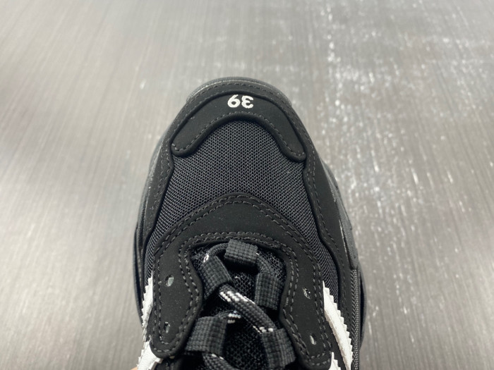 Ba*len*cia*ga triple s