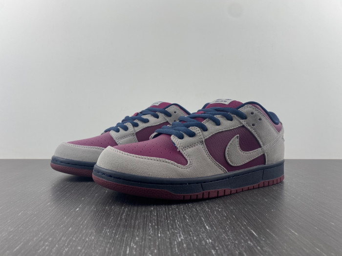 nike sb dunk low atmosphere grey true berry bq6817-001