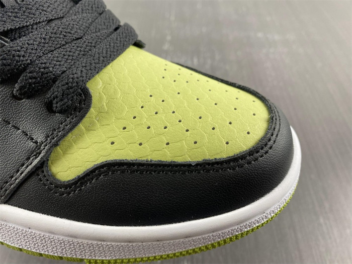 air jordan 1 low "vivid green snakeskin" dx4446-301