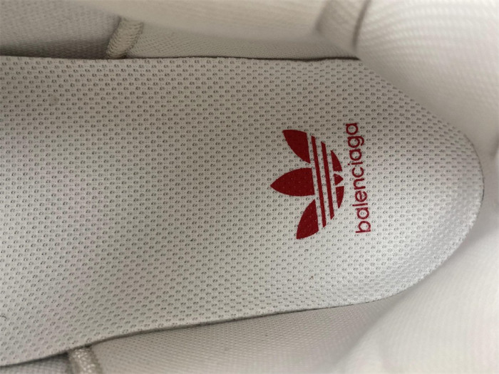 Ba*len*cia*ga triple s