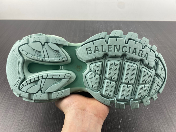 Ba*len*cia*ga track 3.0