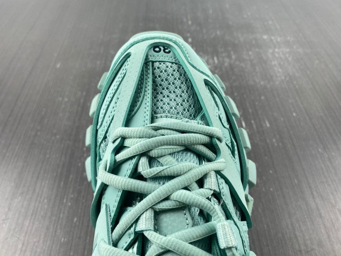 Ba*len*cia*ga track 3.0