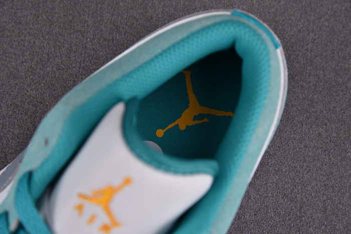 air jordan 1 low "new emerald" dn3705-301