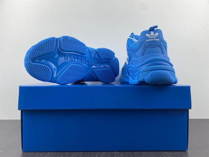 Ba*len*cia*ga triple s