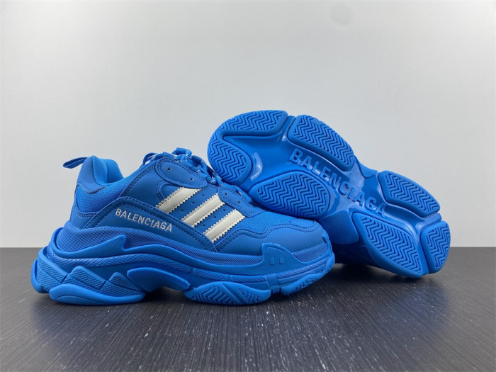 Ba*len*cia*ga triple s