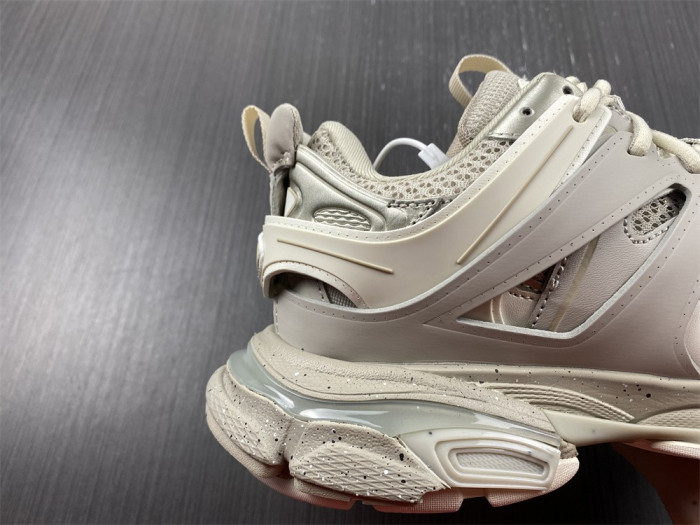 Ba*len*cia*ga track 3.0