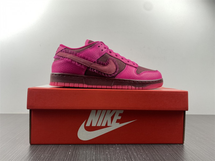 nike dunk low “valentine