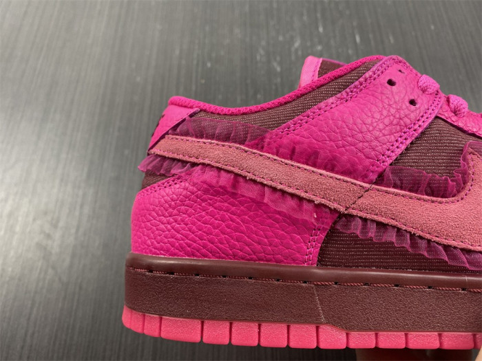 nike dunk low “valentine