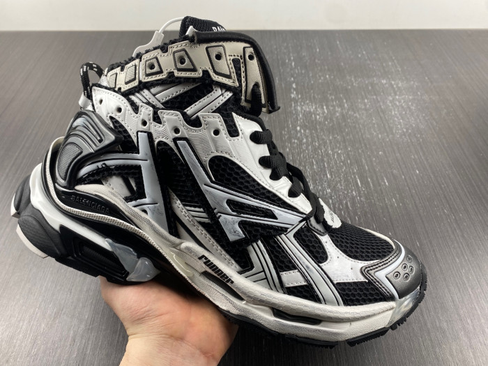 Ba*len*cia*ga -runner