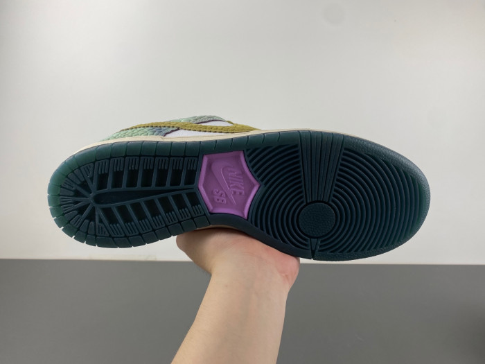 alexis sablone x nike sb dunk low hj3386-300