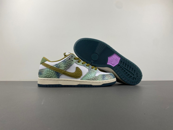 alexis sablone x nike sb dunk low hj3386-300
