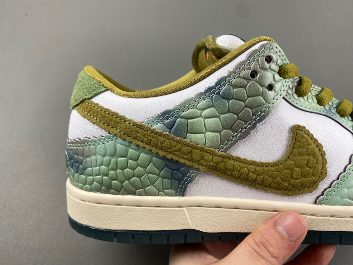alexis sablone x nike sb dunk low hj3386-300