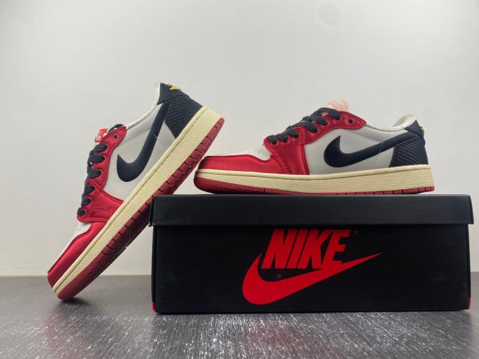 trophy room x air jordan 1 low og “home”  fn0432-100
