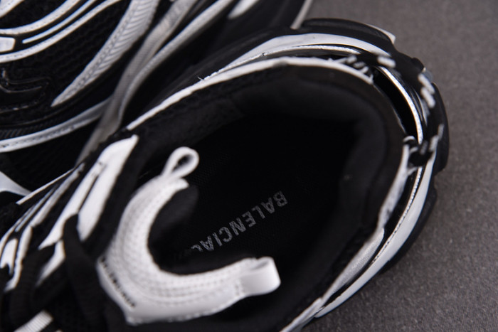 Ba*len*cia*ga -runner