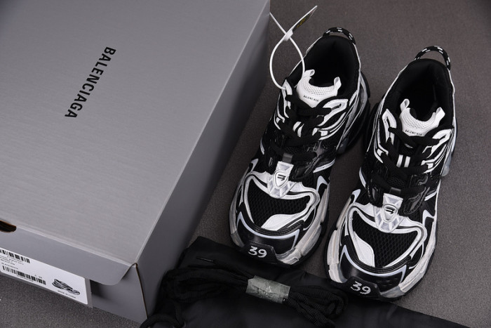 Ba*len*cia*ga -runner