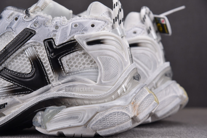 Ba*len*cia*ga -runner