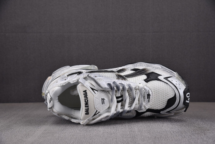 Ba*len*cia*ga -runner