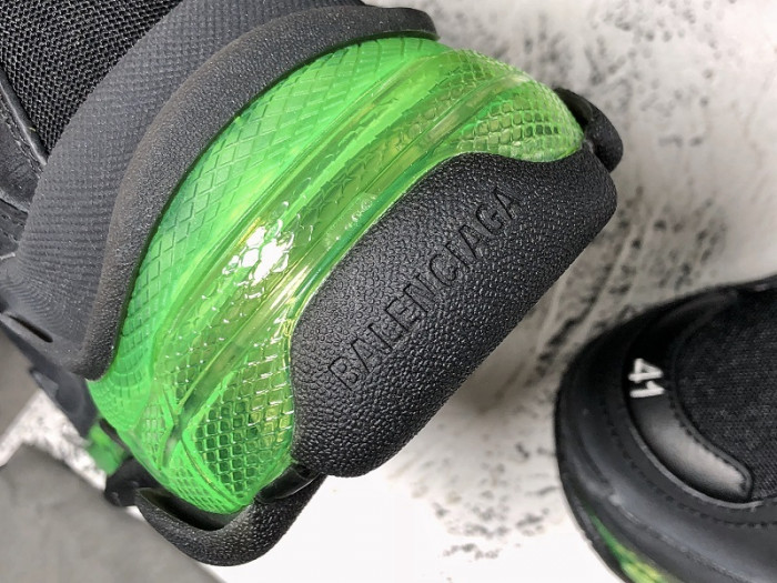 blcg sneaker triple.s.gomma noir green  541624-w0901-2140