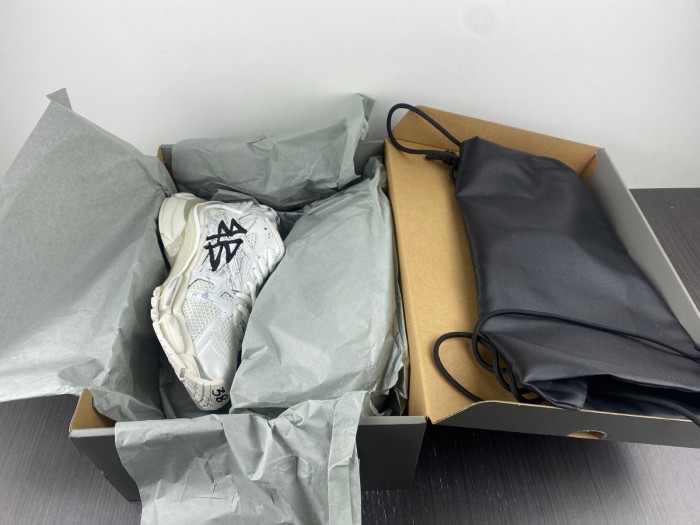 Ba*len*cia*ga -runner