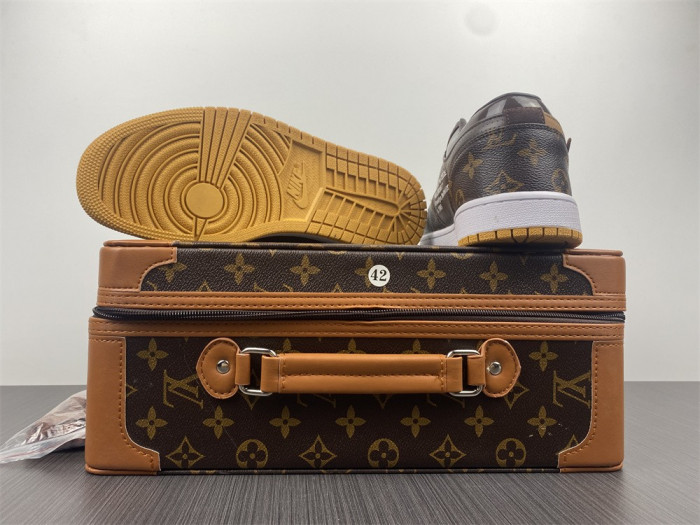 air jordan 1 ofw-louiv low  (with case)