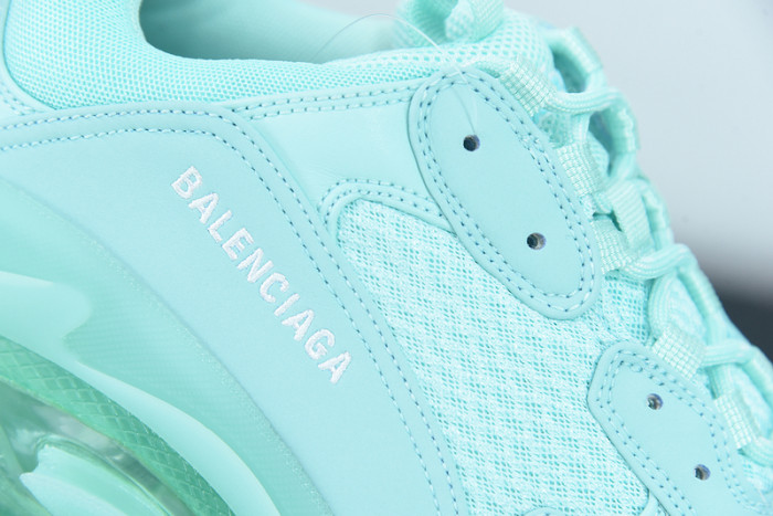 blcg sneaker triple.s.