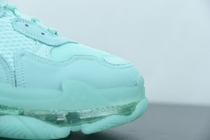 blcg sneaker triple.s.