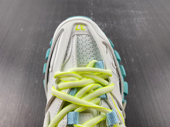 Ba*len*cia*ga track 3.0