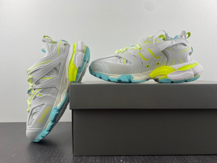 Ba*len*cia*ga track 3.0