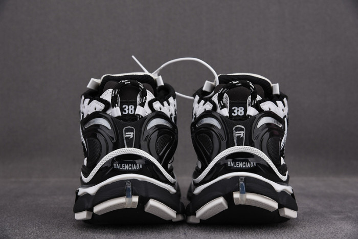 Ba*len*cia*ga -runner