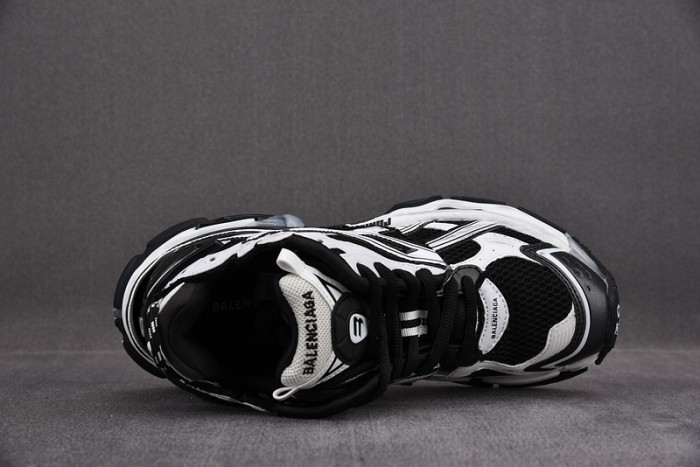 Ba*len*cia*ga -runner