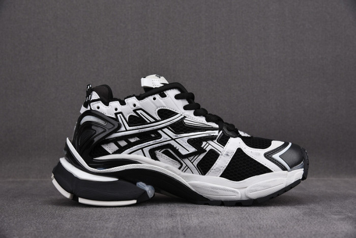 Ba*len*cia*ga -runner