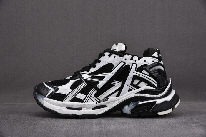 Ba*len*cia*ga -runner