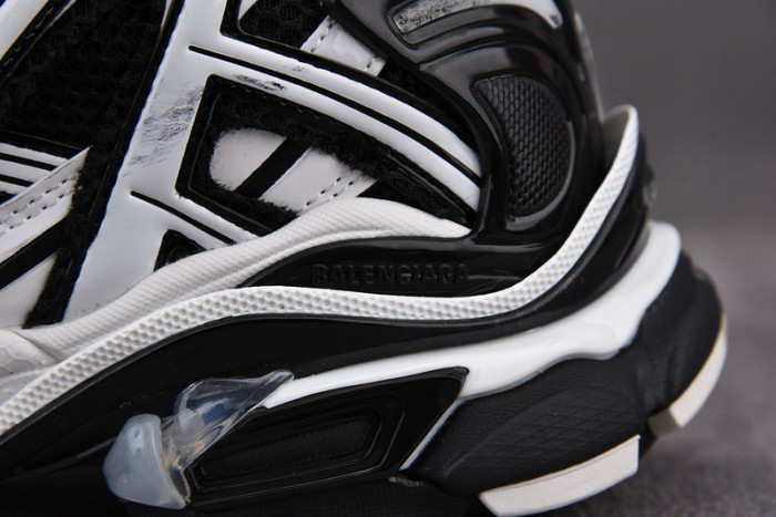 Ba*len*cia*ga -runner