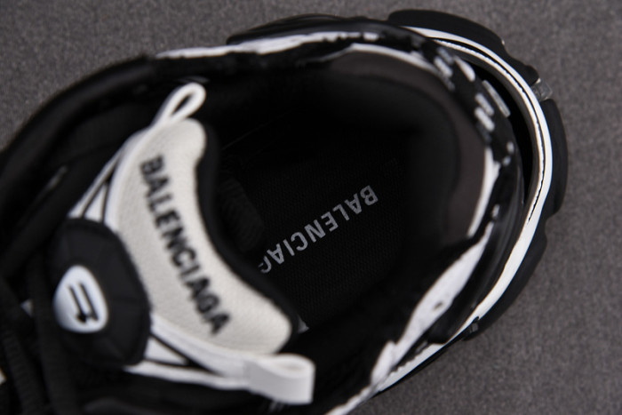 Ba*len*cia*ga -runner