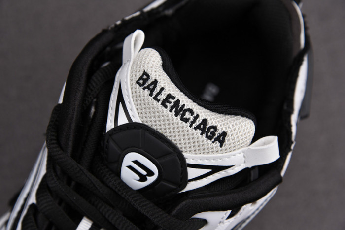 Ba*len*cia*ga -runner