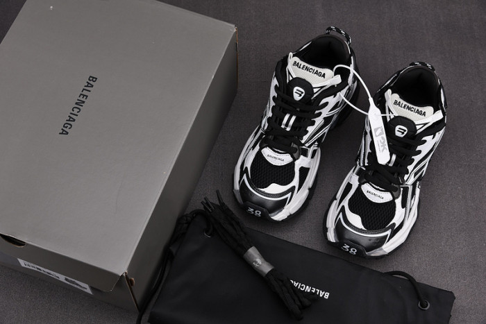 Ba*len*cia*ga -runner