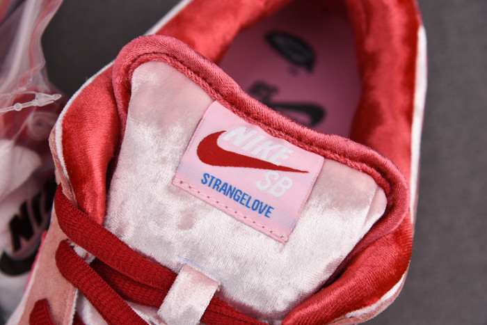 nike sb dunk low strangelove skateboards  ct2552-800