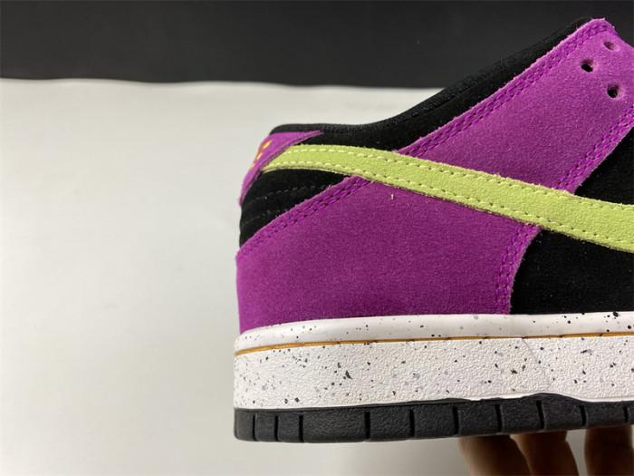 nike sb dunk low red plum  bq6817-501