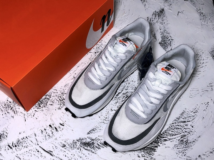 nike ld waffle sacai summit white  bv0073-100