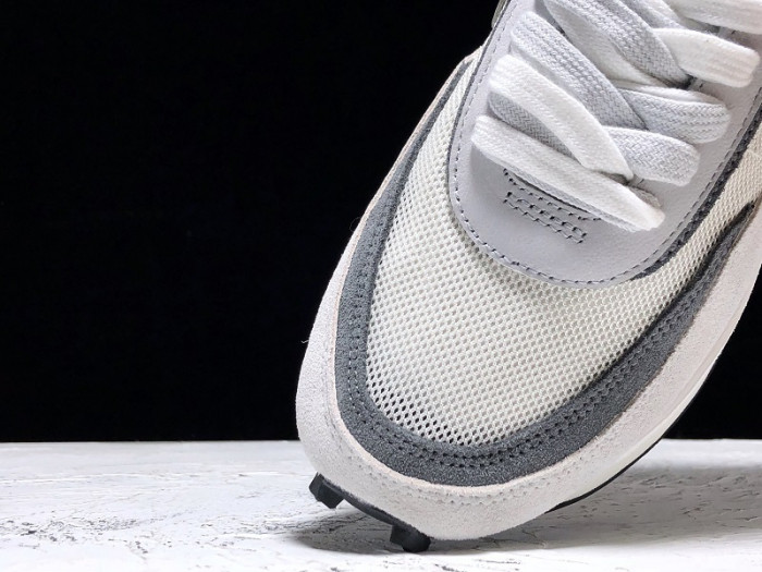 nike ld waffle sacai summit white  bv0073-100