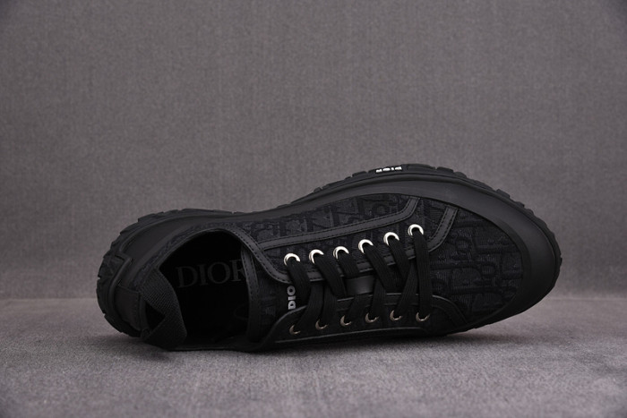 d10r b28  oblique low top sneaker