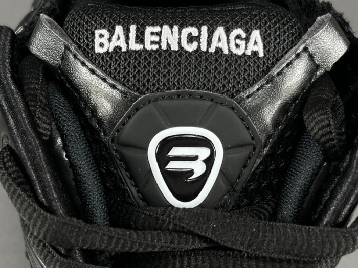 Ba*len*cia*ga -runner