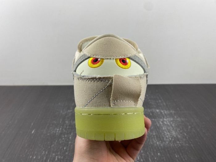 nike sb dunk low “mummy” dm0774-111