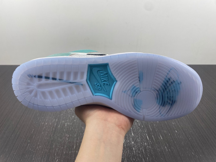 nike sb dunk low april skateboards fd2562-400