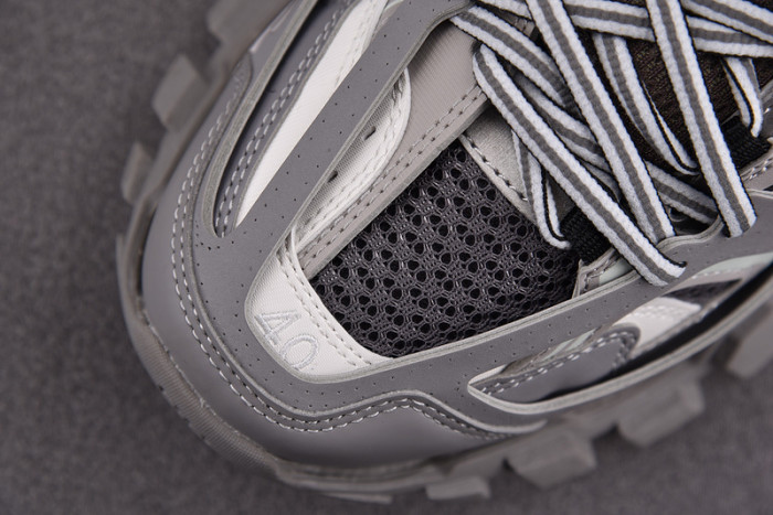 Ba*len*cia*ga track 3.0